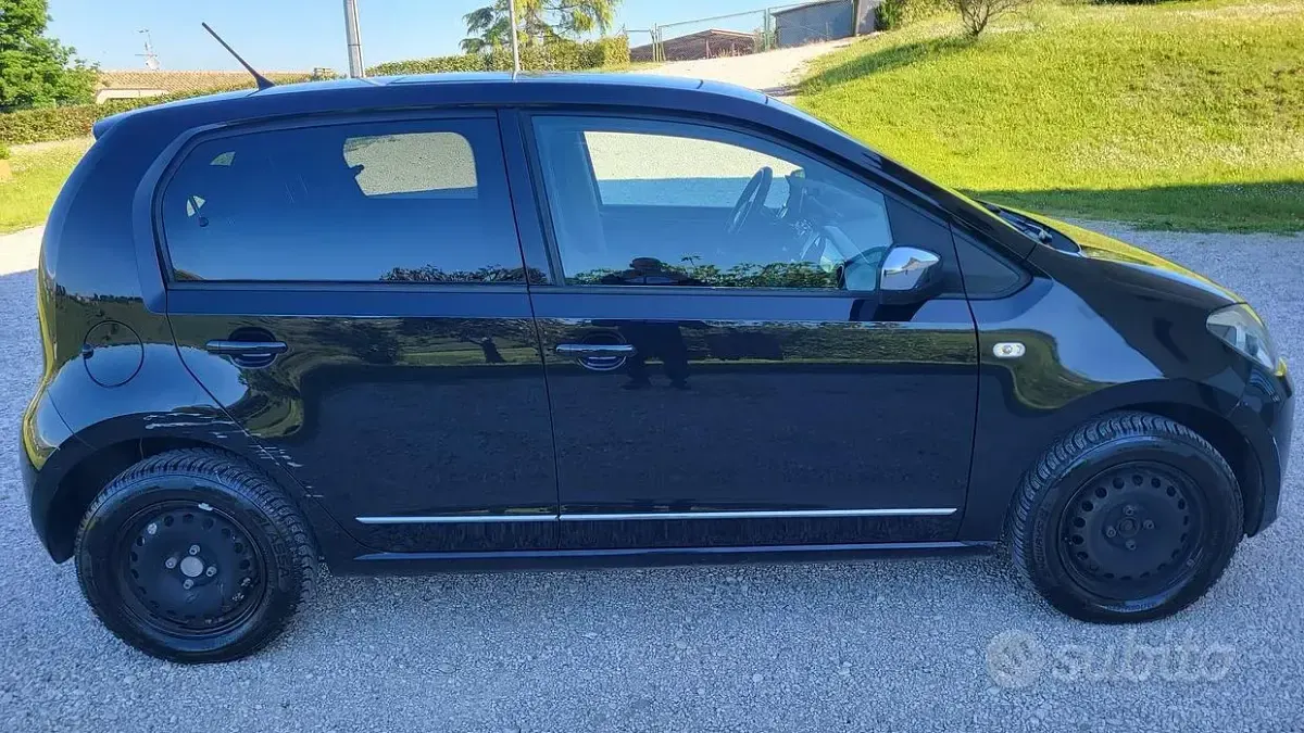 Usata VW up! 68 CV (50 kW) 2014 Nero Utilitaria