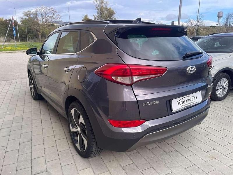 Usata Hyundai Tucson Xpossible 136 CV (100 kW) 2016 Grigio SUV