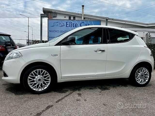 Usata Lancia Ypsilon Gold 95 CV (69 kW) 2015 Bianco Utilitaria