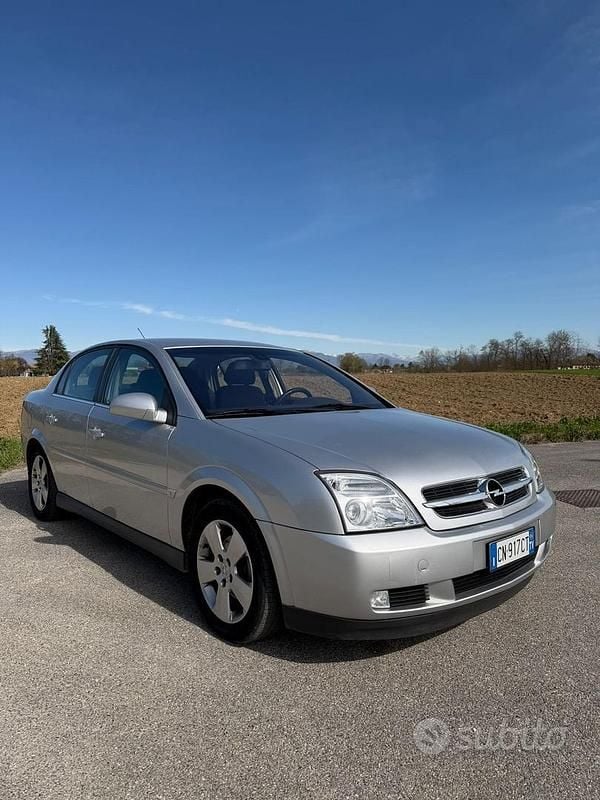 Usata Opel Vectra Elegance 125 CV (91 kW) 2005 Grigio Berlina