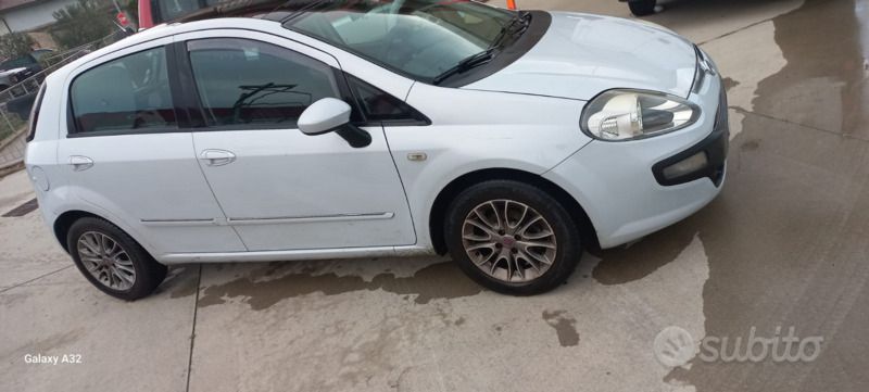 Grigio Usata 2012 Fiat Punto Evo Due volumi | 3600 € (Buon prezzo) - Immagine 1/4