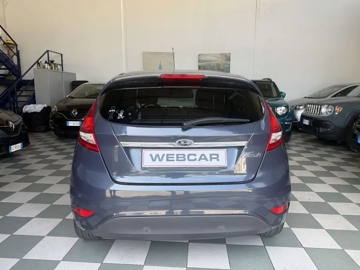 Usata Ford Fiesta Business Edition 69 CV (50 kW) 2012 Grigio Berlina