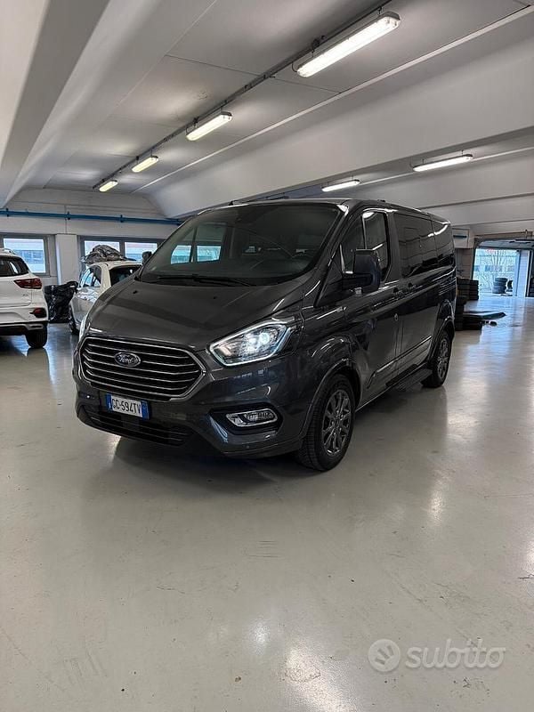 Usata Ford Tourneo Titanium 130 CV (95 kW) 2021 Grigio Monovolume