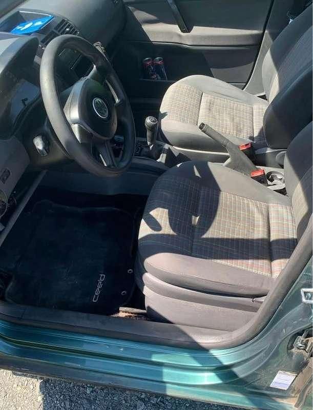 Verde Usata 2006 VW Polo Tre volumi | 1900 € (Super prezzo) - Immagine 1/4