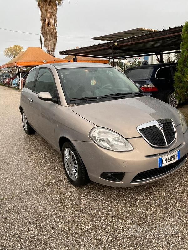 Usata 2009 Lancia Ypsilon Due volumi | 2900 € - Immagine 1/4