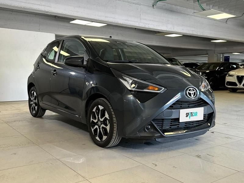 Usata Toyota Aygo Connect Style 72 CV (52 kW) 2021 Grigio Utilitaria