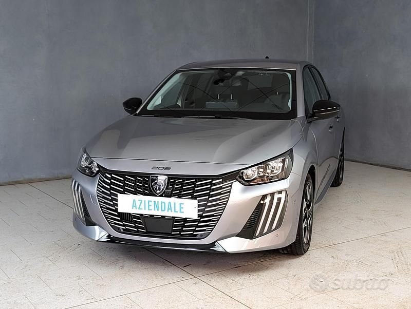 Usata Peugeot 208 Allure 101 CV (74 kW) 2024 Grigio Utilitaria
