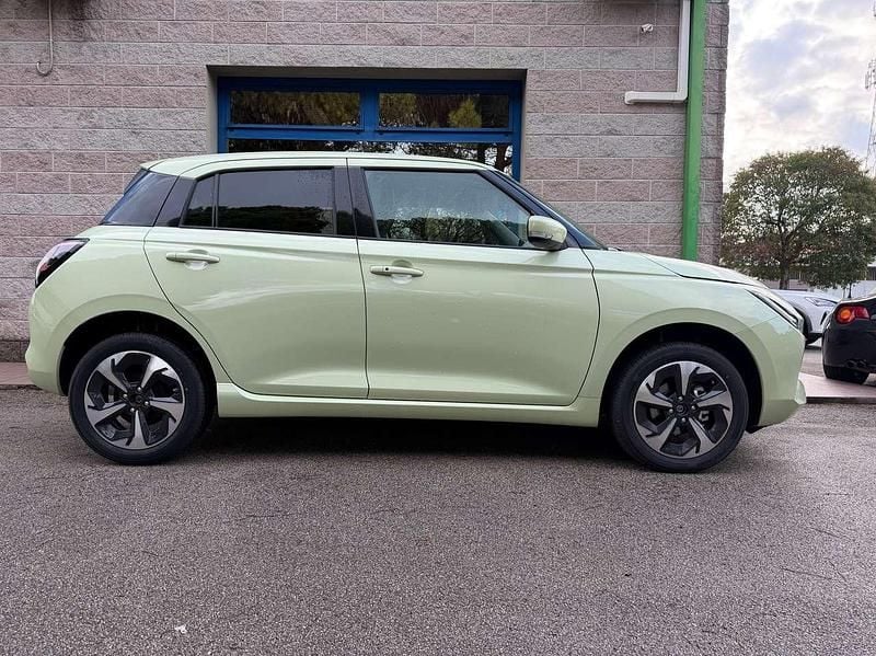 Nuova Suzuki Swift 82 CV (60 kW) 2025 Verde hawaii Berlina