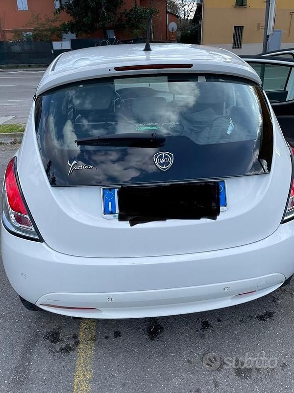 Usata Lancia Ypsilon 60 CV (44 kW) 2017 Bianco Utilitaria