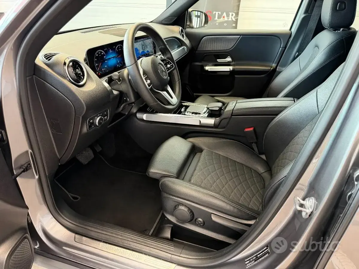 Usata Mercedes GLB200 150 CV (110 kW) 2020 Grigio SUV