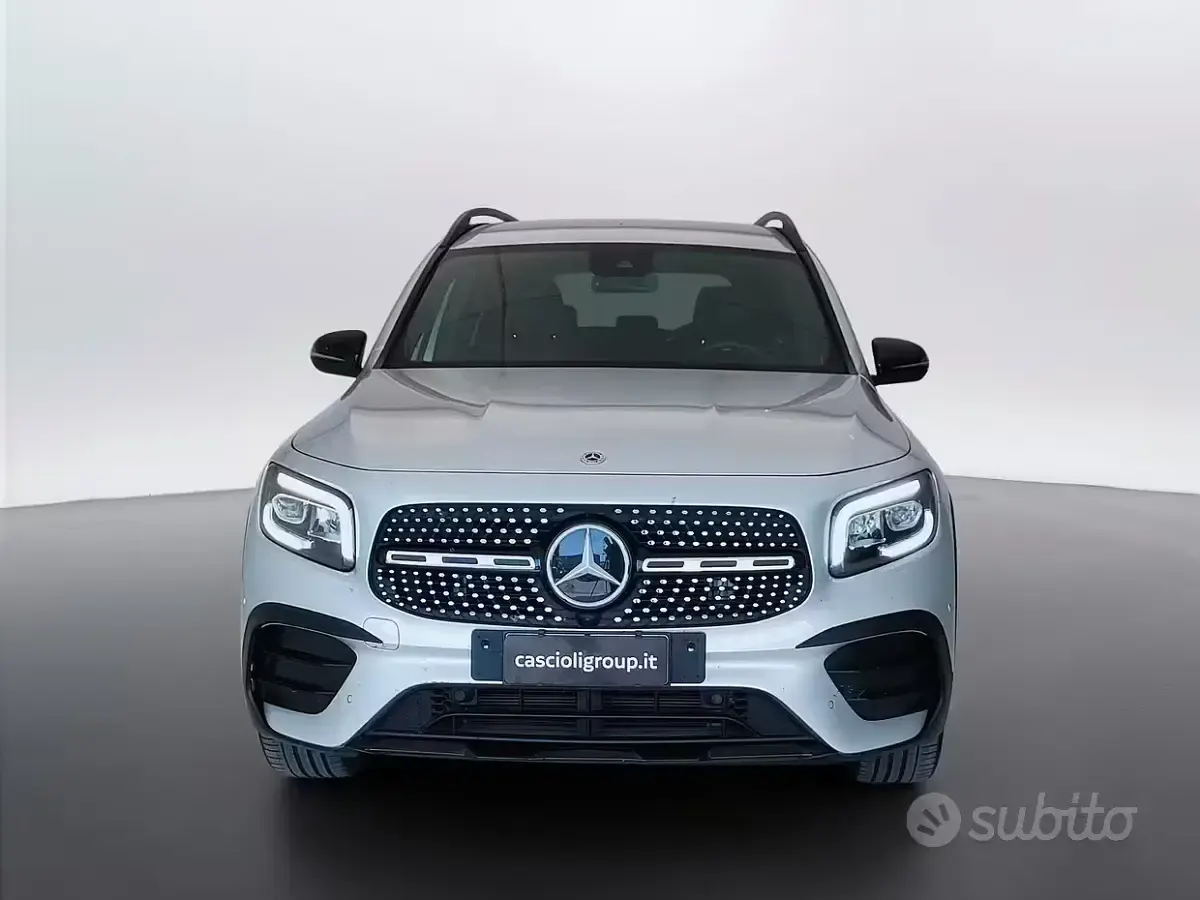 Usata Mercedes GLB200 Premium 150 CV (110 kW) 2022 Argento iridio metallizzato SUV