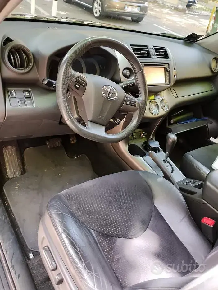 Usata Toyota RAV4 128 CV (94 kW) 2012 Nero SUV