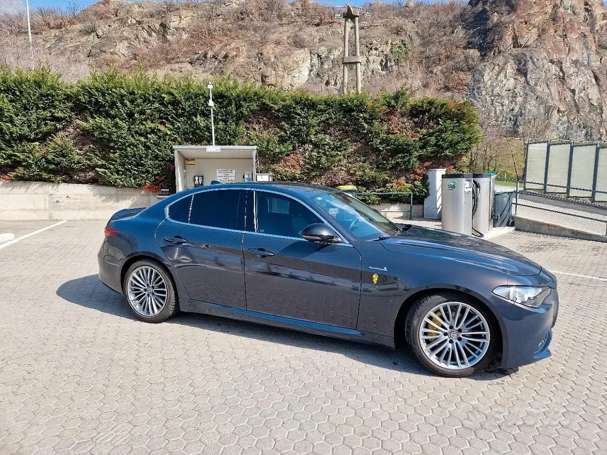 Usata Alfa Romeo Giulia Super 150 CV (110 kW) 2016 Grigio Berlina