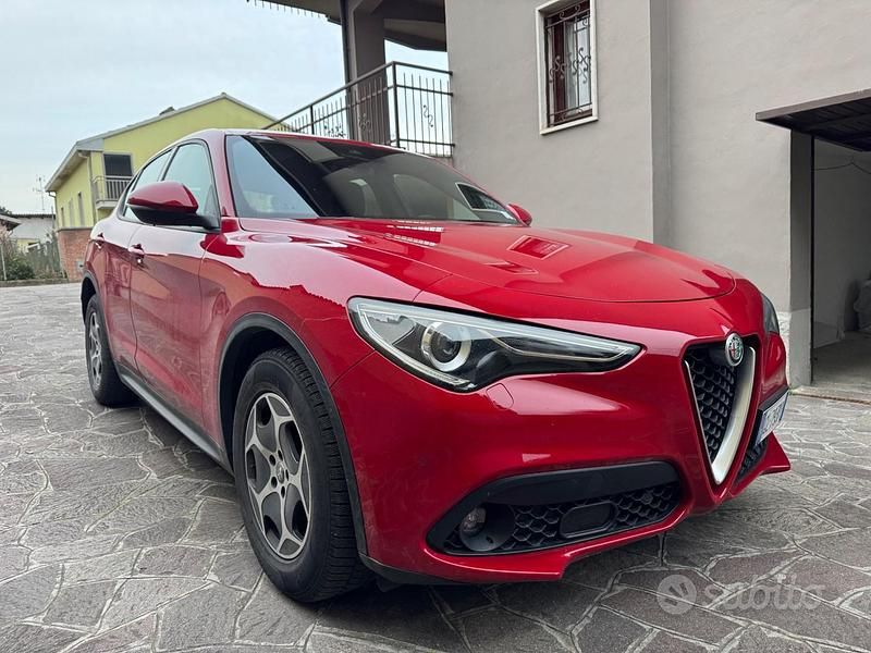 Usata Alfa Romeo Stelvio Sprint 160 CV (117 kW) 2022 Rosso SUV
