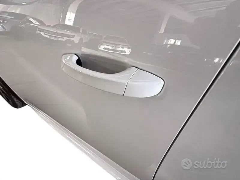 Usata Lancia Ypsilon 100 CV (73 kW) 2025 Utilitaria