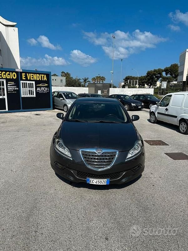 Usata Lancia Delta 121 CV (88 kW) 2010 Marrone Utilitaria