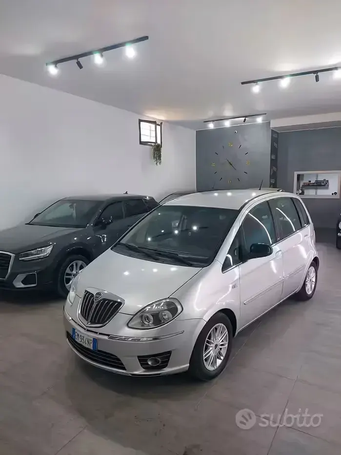 Usata Lancia Musa 95 CV (69 kW) 2012 Grigio Monovolume