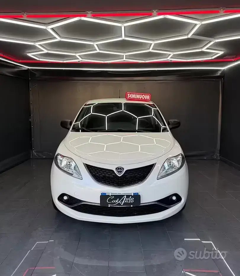 Usata Lancia Ypsilon Gold 69 CV (50 kW) 2016 Bianco Utilitaria