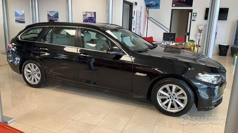 Usata BMW 520 Luxury Line 190 CV (139 kW) 2017 Nero Station wagon