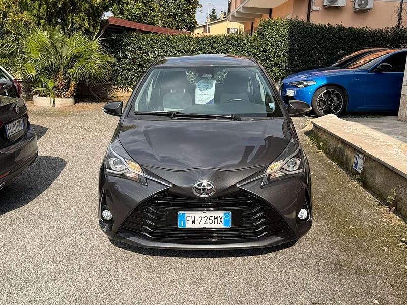 Usata Toyota Yaris Lounge 72 CV (52 kW) 2019 Grigio Berlina