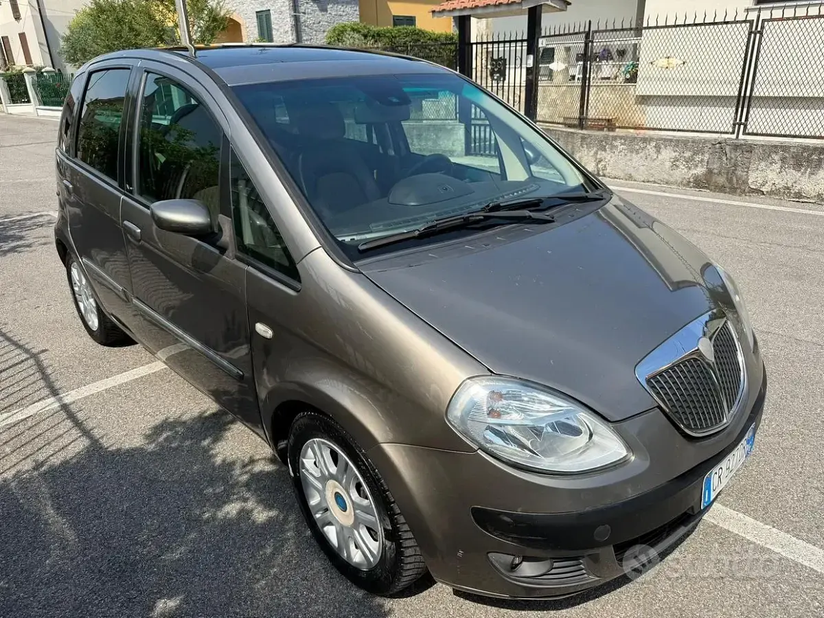 Usata Lancia Musa 101 CV (74 kW) 2004 Monovolume