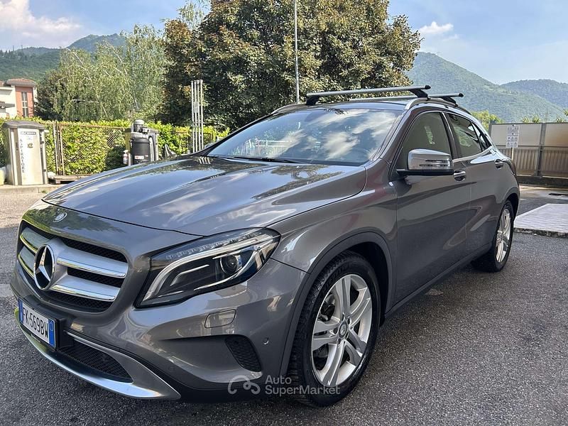 Usata Mercedes GLA180 136 CV (100 kW) 2017 Gray SUV