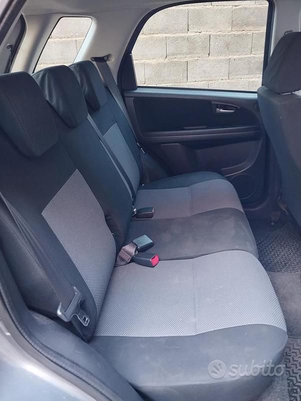 Usata Fiat Sedici 120 CV (88 kW) 2008 Grigio SUV