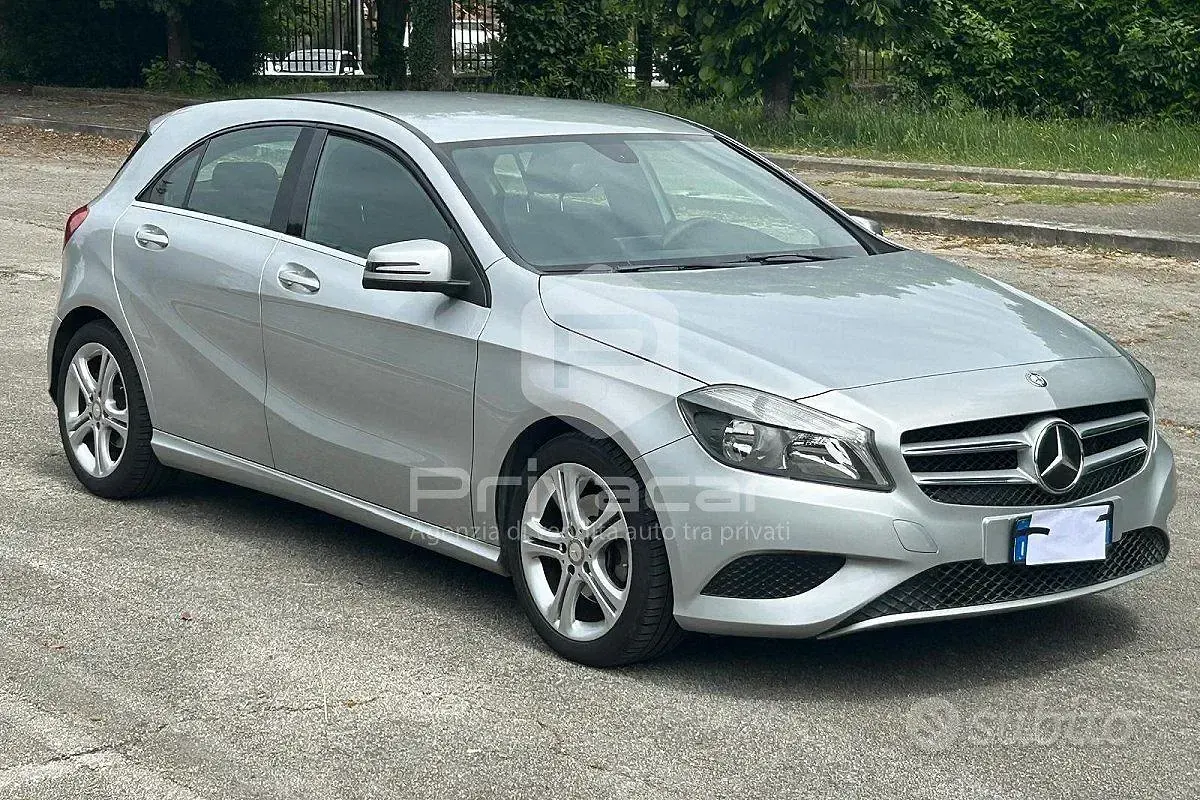 Usata Mercedes A200 156 CV (114 kW) 2015 Grigio Utilitaria