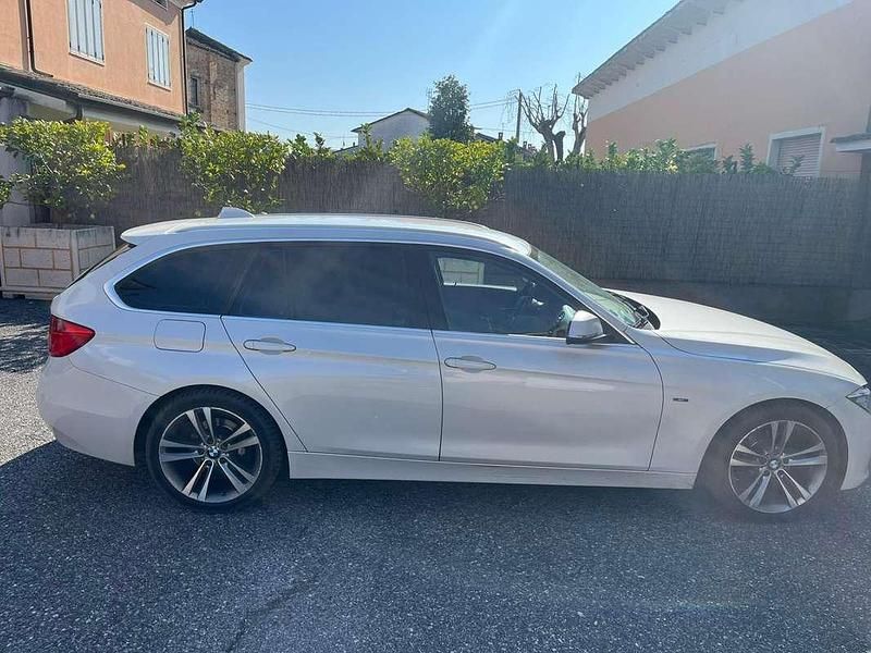 Usata BMW 318 Gran Turismo 143 CV (105 kW) 2014 Bianco Berlina