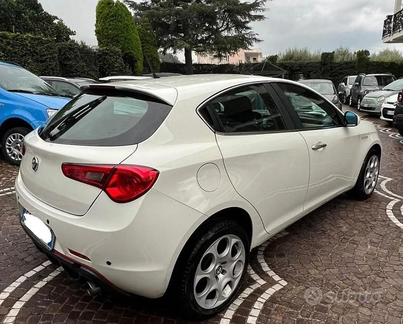 Usata Alfa Romeo Giulietta 170 CV (125 kW) 2011 Bianco Utilitaria