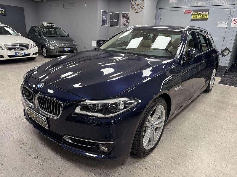 Usata BMW 530 Luxury Line 249 CV (183 kW) 2016 Blu/azzurro Station wagon