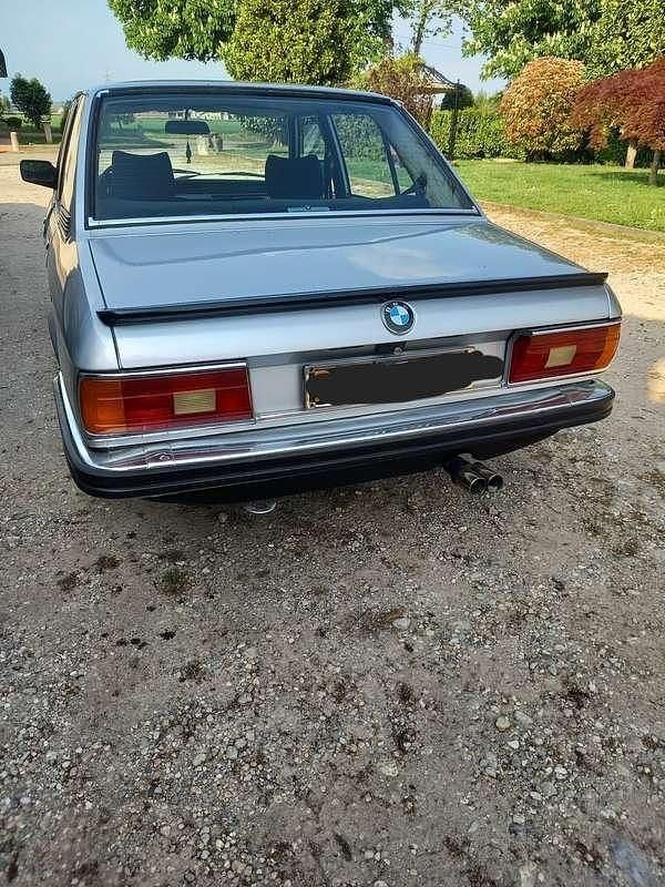 Usata BMW 518 Efficient Dynamics 90 CV (66 kW) 1981 Berlina