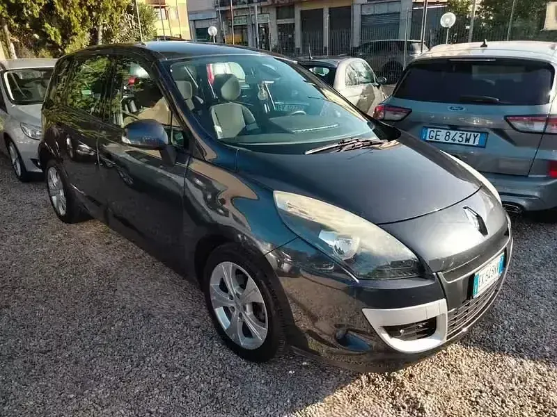 Usata Renault Scénic Dynamique 110 CV (80 kW) 2011 Grigio Monovolume