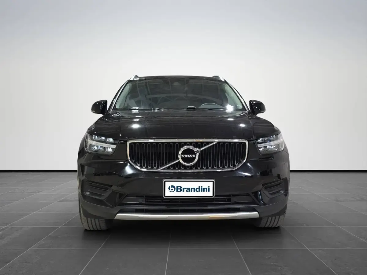 Usata Volvo XC40 Momentum 129 CV (94 kW) 2022 Nero SUV