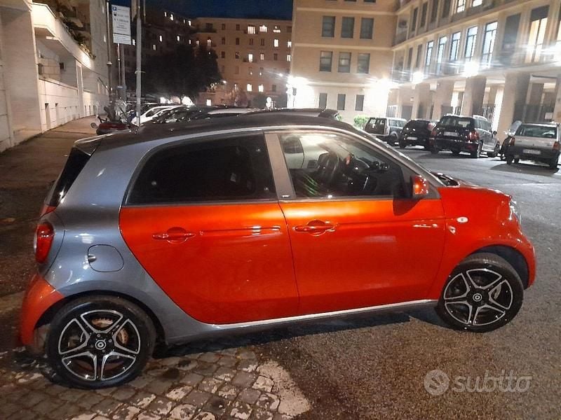 Usata Smart ForFour 90 CV (66 kW) 2016 Rosso Utilitaria
