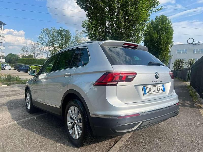 Usata VW Tiguan Life 150 CV (110 kW) 2023 Argento SUV
