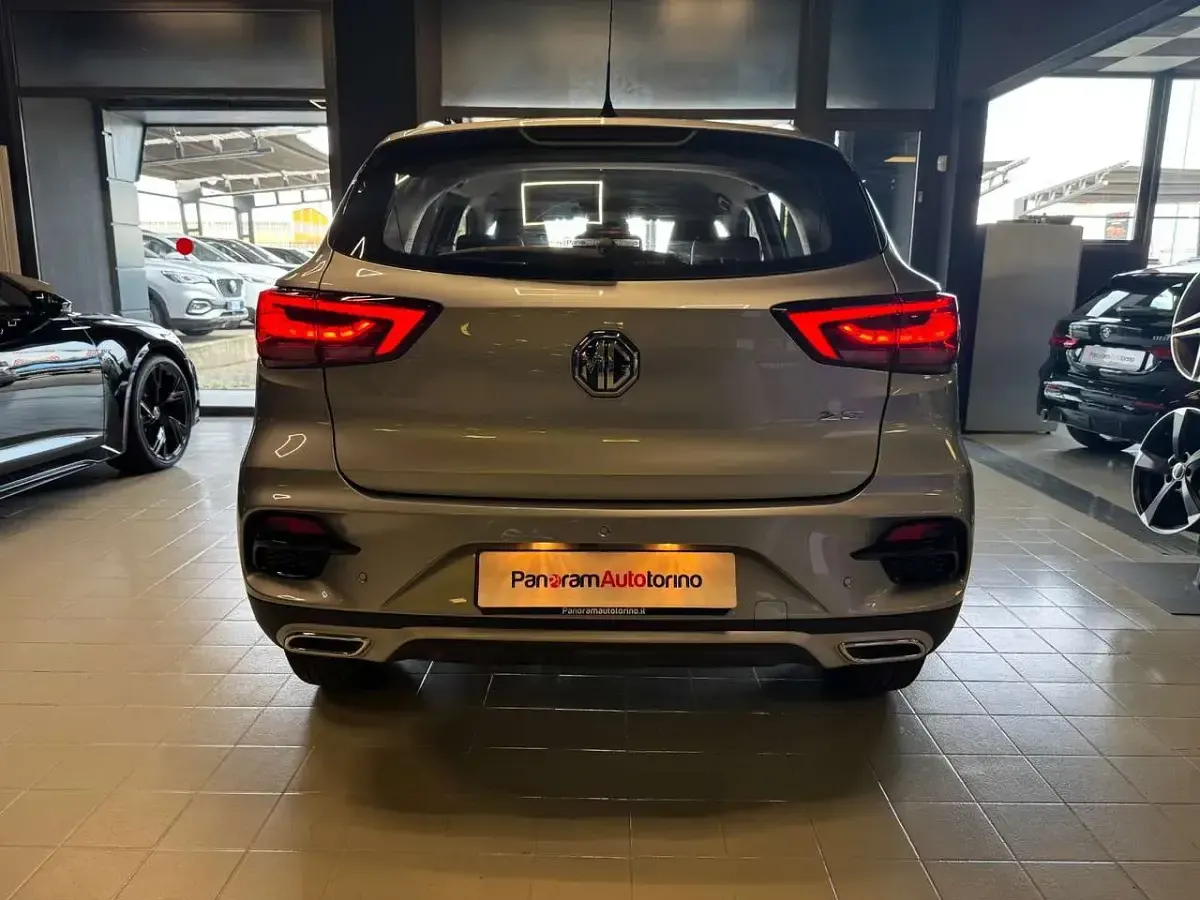 Usata MG ZS Luxury 106 CV (77 kW) 2024 Grigio SUV
