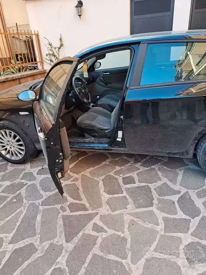 Usata Alfa Romeo 147 116 CV (85 kW) 2007 Nero Utilitaria