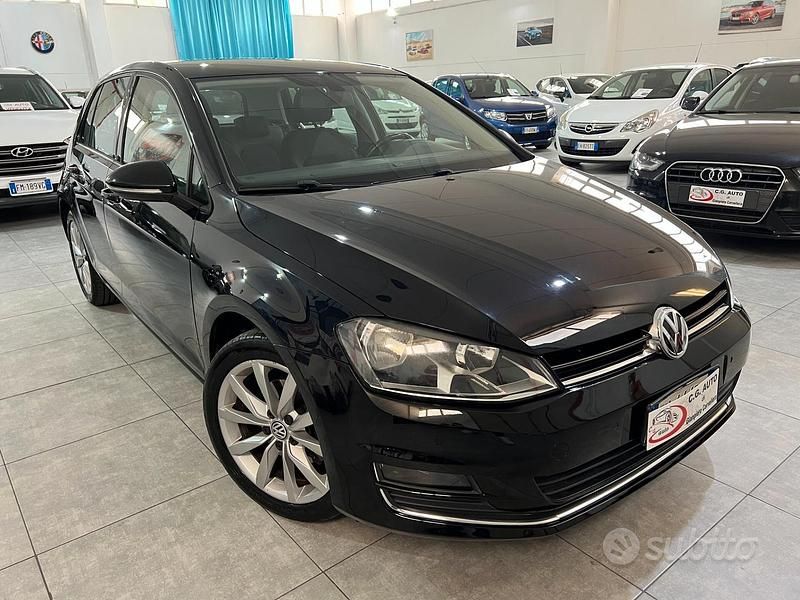 Nero Usata 2017 VW Golf VII Executive Tre volumi | 13.950 € (Buon prezzo) - Immagine 1/4