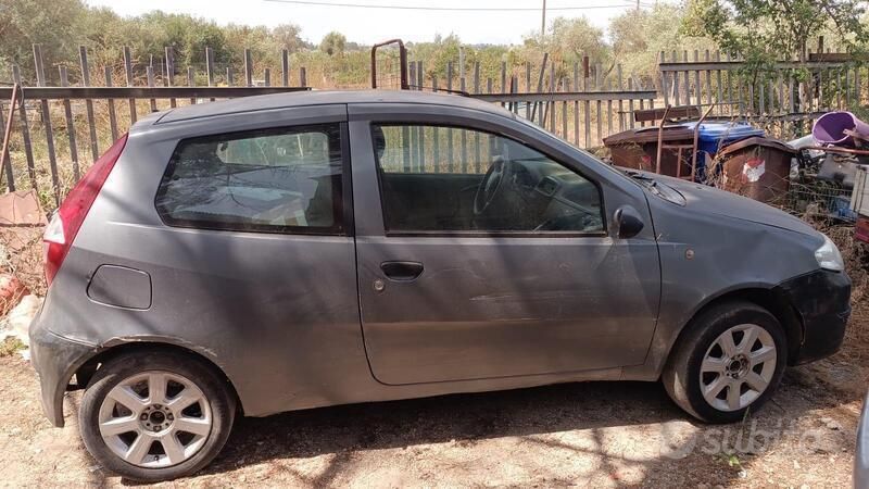 Usata Fiat Punto 60 CV (44 kW) 2005 Grigio Utilitaria