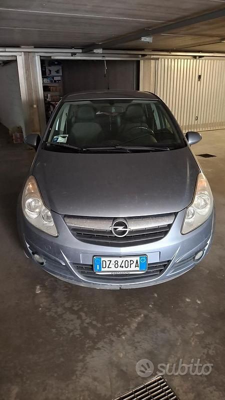 Usata Opel Corsa Cosmo 80 CV (58 kW) 2009 Grigio Utilitaria