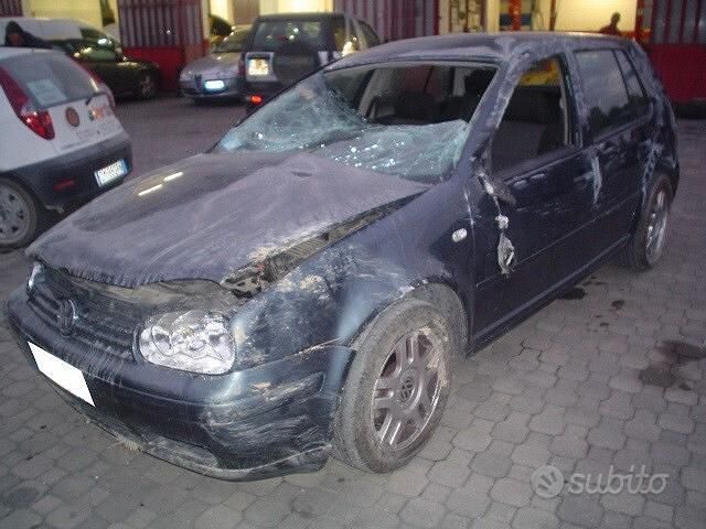 Usata VW Golf IV Highline 110 CV (80 kW) 2002 Grigio Berlina