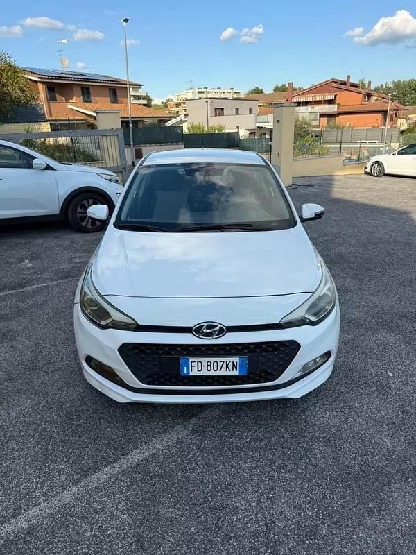 Usata Hyundai i20 Comfort 90 CV (66 kW) 2017 Bianco Berlina