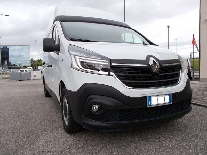 Usata Renault Trafic 145 CV (106 kW) 2021 Bianco / pastello Monovolume