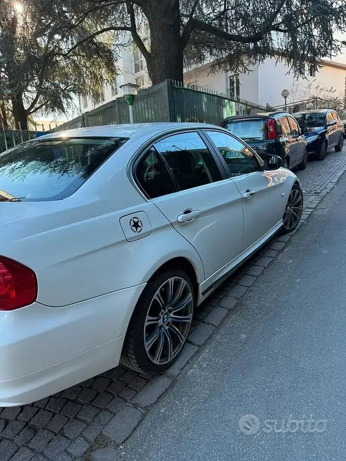 Usata BMW 318 Efficient Dynamics 143 CV (105 kW) 2011 Bianco Berlina