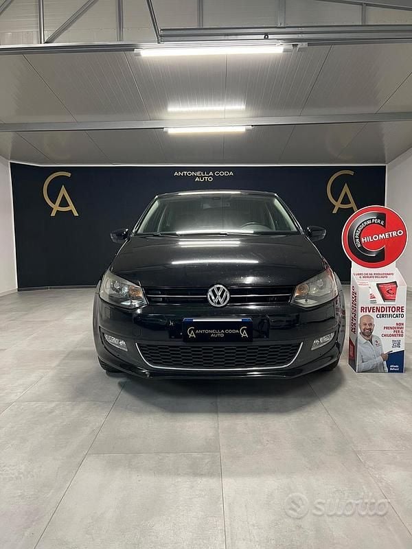 Nero Usata 2011 VW Polo Highline Tre volumi | 6000 € (Buon prezzo) - Immagine 1/4
