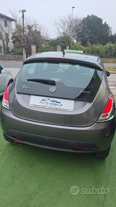 Usata Lancia Ypsilon Silver 69 CV (50 kW) 2012 Grigio Utilitaria