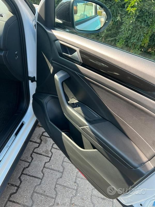 Usata VW T-Roc 159 CV (116 kW) 2022 Bianco SUV