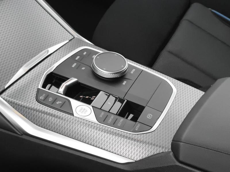 Begagnad BMW 320e M Sport 190 HK (139 kW) 2025 Grå Sedan
