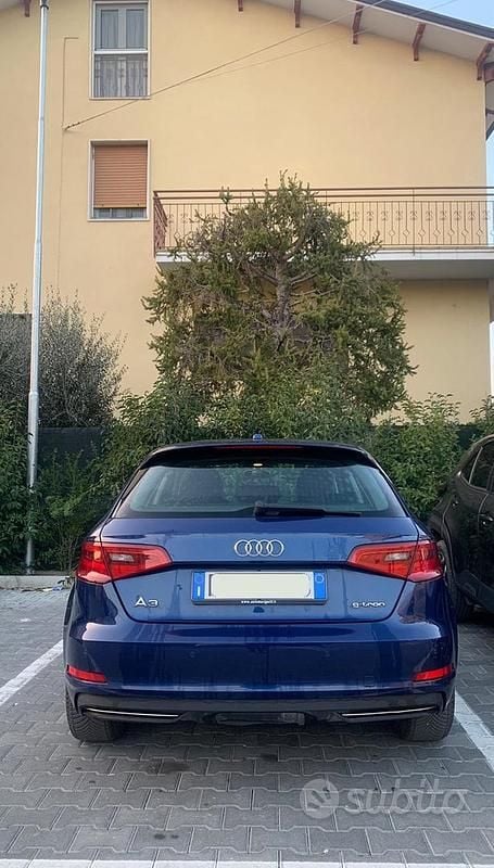 Usata Audi A3 Ambiente 110 CV (80 kW) 2014 Blu/azzurro Berlina